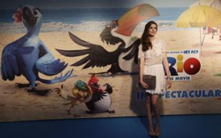Anne Hathaway feet photo thumbnail
