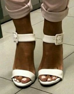 Cristina Pedroche feet photo thumbnail