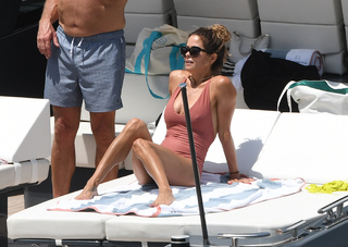 Brooke Burke feet photo thumbnail