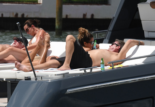 Brooke Burke feet photo thumbnail
