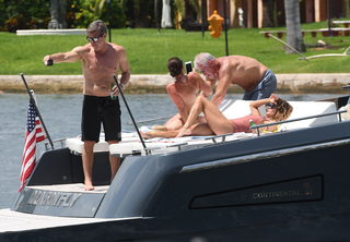 Brooke Burke feet photo thumbnail