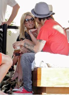 Jessica Simpson feet photo thumbnail