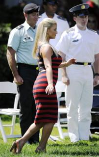 Jessica Simpson feet photo thumbnail