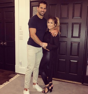 Jessie James Decker feet photo thumbnail