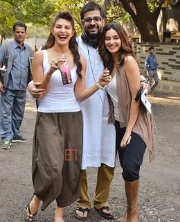 Jacqueline Fernandez feet photo thumbnail