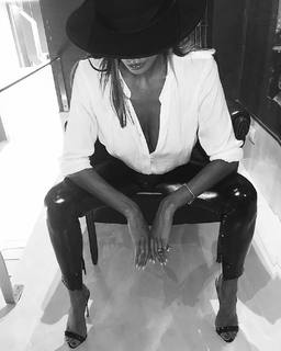 Cristina Buccino feet photo thumbnail