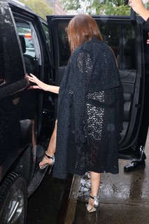 Anna Kendrick feet photo thumbnail