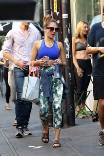 Jessica Alba feet photo thumbnail