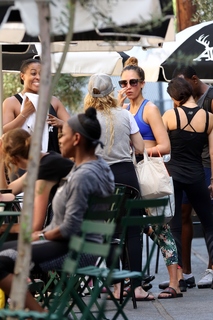 Jessica Alba feet photo thumbnail