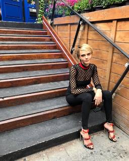 Cara Delevingne feet photo thumbnail