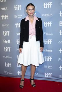 Keira Knightley feet photo thumbnail