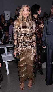 Carmen Electra feet photo thumbnail