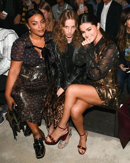 Selena Gomez feet photo thumbnail