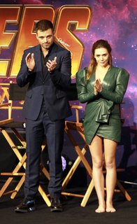 Elizabeth Olsen feet photo thumbnail