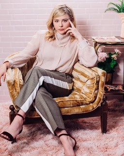 Chloë Grace Moretz feet photo thumbnail