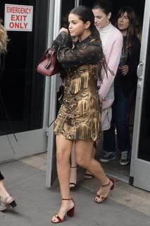 Selena Gomez feet photo thumbnail