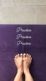 Kino MacGregor feet photo thumbnail