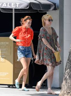 Rumer Willis feet photo thumbnail