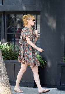 Rumer Willis feet photo thumbnail