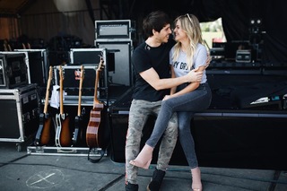 Kelsea Ballerini feet photo thumbnail