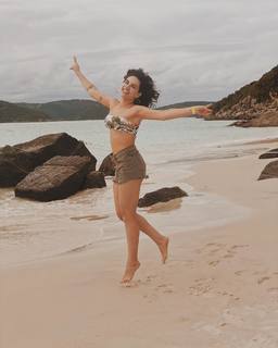 Kéfera Buchmann feet photo thumbnail