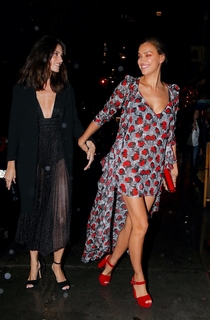 Irina Shayk feet photo thumbnail