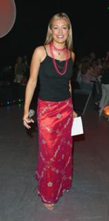 Cat Deeley feet photo thumbnail