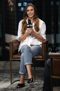 Elizabeth Olsen feet photo thumbnail