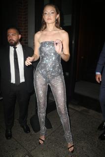 Gigi Hadid feet photo thumbnail