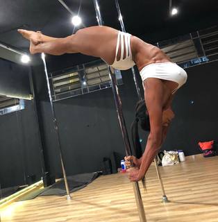 Gracyanne Barbosa feet photo thumbnail