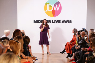Lisa Snowdon feet photo thumbnail
