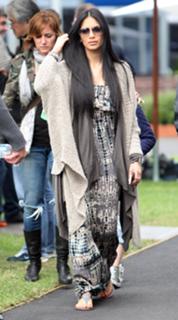 Nicole Scherzinger feet photo thumbnail