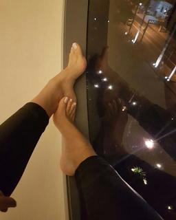Cláudia Citroni feet photo thumbnail