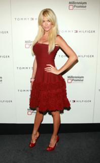 Victoria Silvstedt feet photo thumbnail