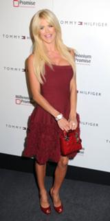 Victoria Silvstedt feet photo thumbnail