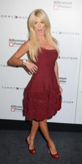 Victoria Silvstedt feet photo thumbnail