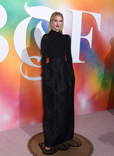 Rosie Huntington-Whiteley feet photo thumbnail