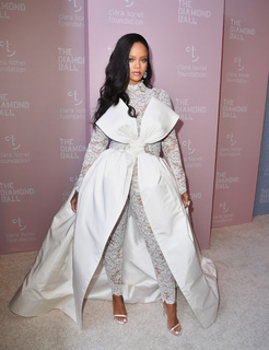 Rihanna feet photo thumbnail