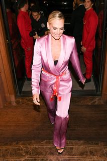 Molly Sims feet photo thumbnail