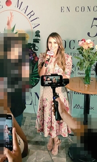 Dulce María feet photo thumbnail