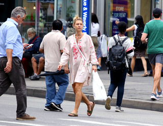 Claire Danes feet photo thumbnail