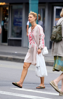 Claire Danes feet photo thumbnail
