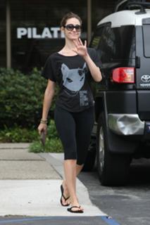 Emmy Rossum feet photo thumbnail