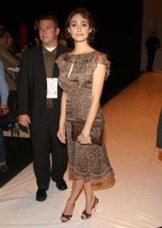 Emmy Rossum feet photo thumbnail