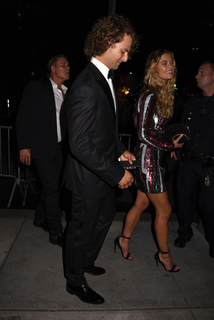 Nina Agdal feet photo thumbnail