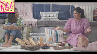 Jacqueline Fernandez feet photo thumbnail