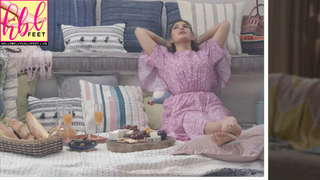 Jacqueline Fernandez feet photo thumbnail