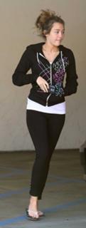 Miley Cyrus feet photo thumbnail