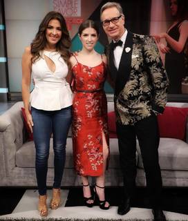 Anna Kendrick feet photo thumbnail