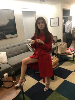 Anna Kendrick feet photo thumbnail